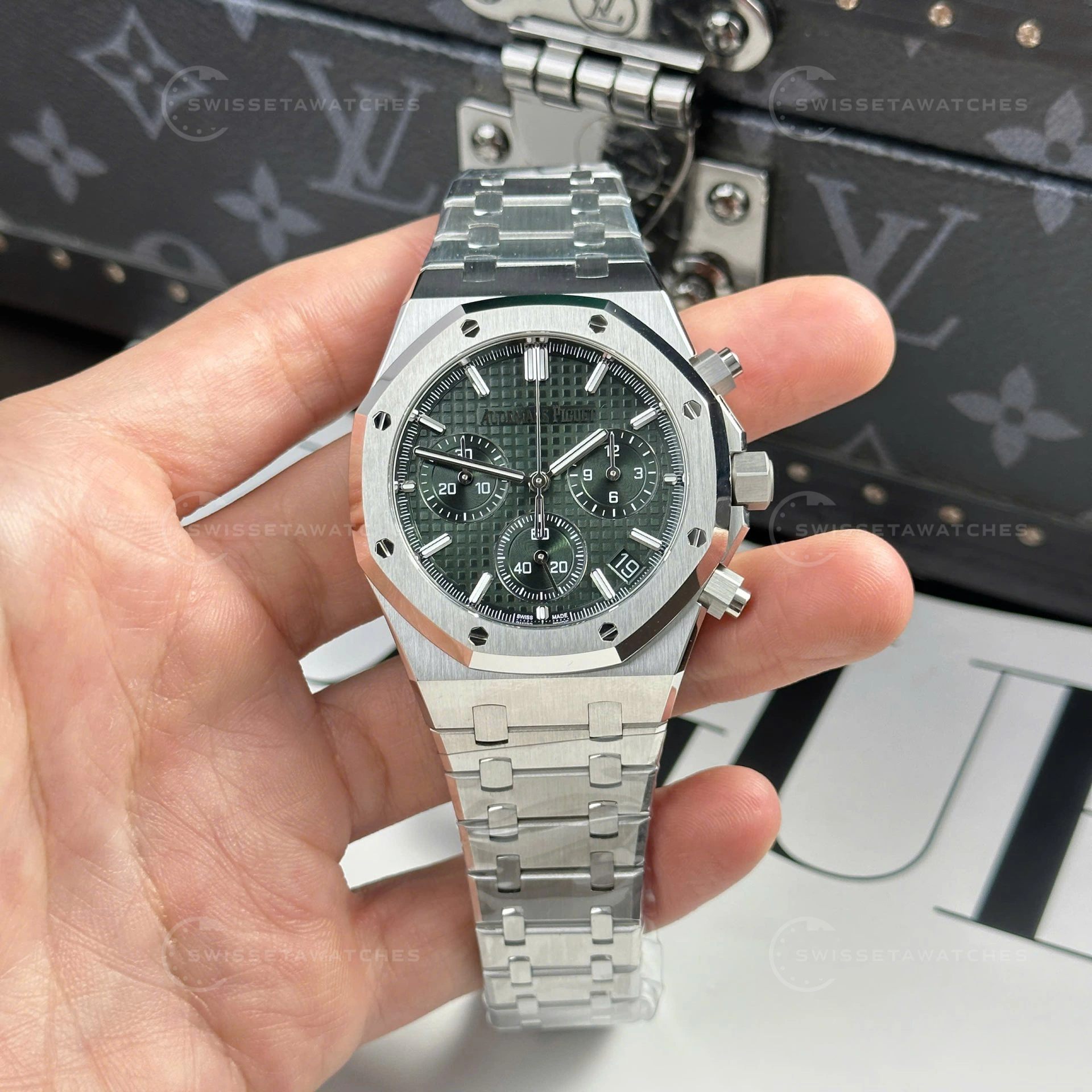 Audemars-Piguet-Royal-Oak-26240ST-New-2025-41mm-yeşil-kadran-eta-saat (6)