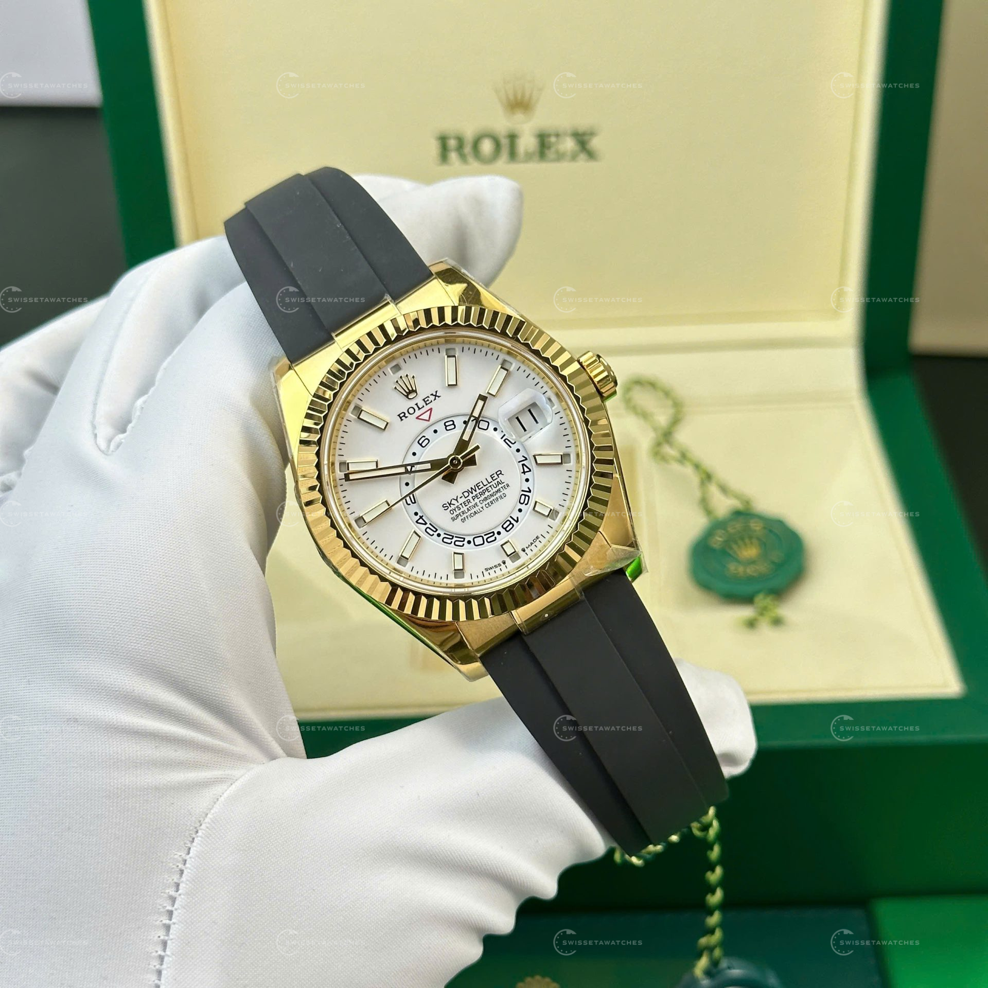 rolex-sky-dweller-white-dial-zf-factory-super-clone-1-1-uretim-sari-altin-ton-kasa-erkek-saat-42mm-192-gram (2)